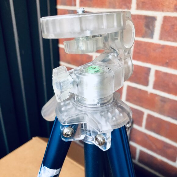 👉 Digipower TP-TR47DBL Blue Aluminum Tripod 3-Section Adjustable Lightweight - Picture 3 of 5